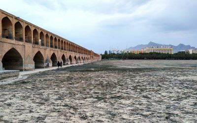 Siosepol_bridge_in_drought 말라 붙은 이스파한의 자얀데강